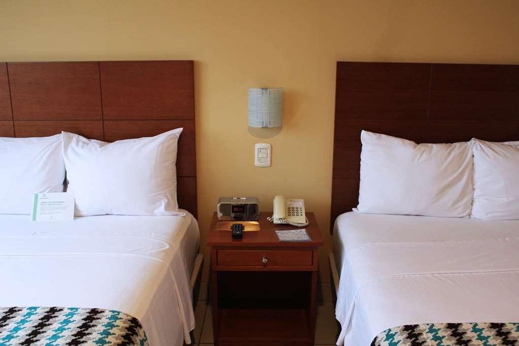 Wyndham Costa Del Sol Pucallpa Quarto foto A room at the hotel