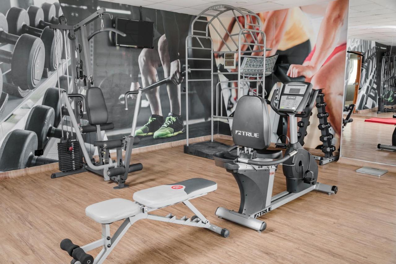 Wyndham Costa Del Sol Pucallpa Exterior foto A typical gym