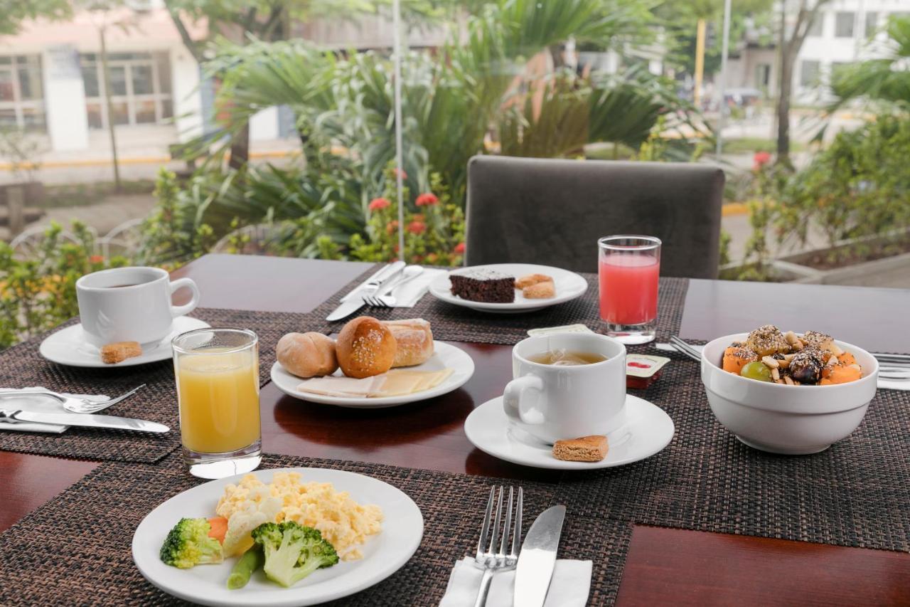 Wyndham Costa Del Sol Pucallpa Exterior foto A typical breakfast